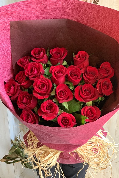 記念日にはコレ 赤いバラの花束 本前後 9 800円 胡蝶蘭 高級スタンド花 プレミアガーデン