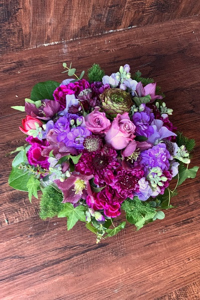 紫色のお花を使用し 存在感のある贅沢なフラワーアレンジメント 5 000円 胡蝶蘭 高級スタンド花 プレミアガーデン