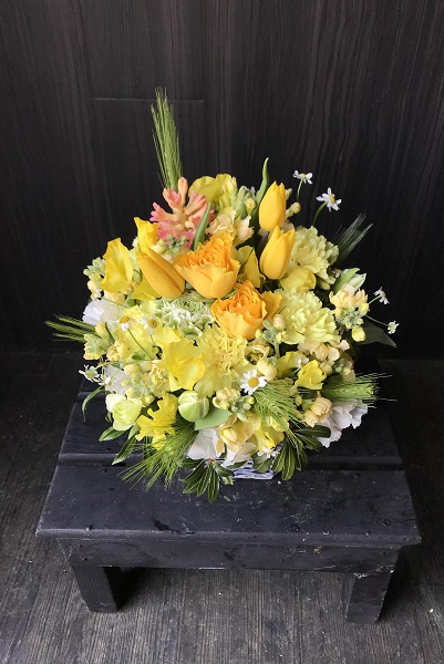 元気の出る黄色系のお花でまとめた贅沢なアレンジメントフラワー 4 800円 胡蝶蘭 高級スタンド花 プレミアガーデン