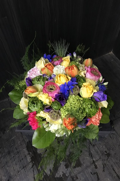 カラフルな花材を使用し 元気の出るアレンジメントフラワー 6 500円 胡蝶蘭 高級スタンド花 プレミアガーデン