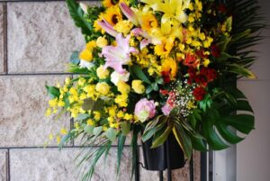 開店祝いにはどんなお花を贈ると喜ばれるの 相場やマナーや注意点 胡蝶蘭 スタンド花のプレミアガーデン