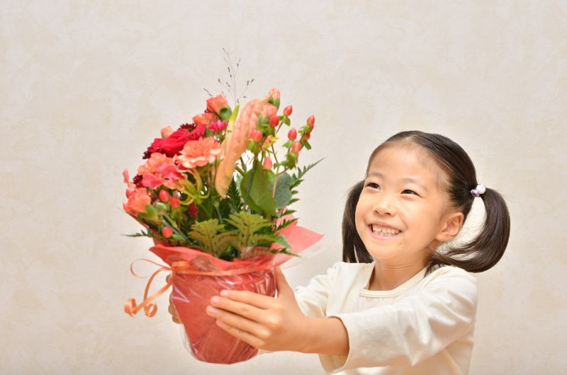 還暦祝いにお花のプレゼントを贈ろう Ngマナーや予算相場をご紹介 胡蝶蘭 スタンド花のプレミアガーデン