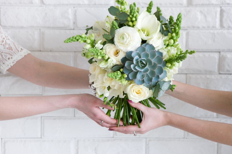 引っ越し祝いに喜ばれるお花の選び方 マナーや人気商品をご紹介 胡蝶蘭 スタンド花のプレミアガーデン