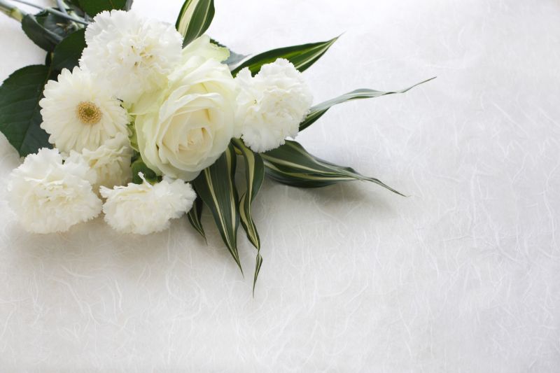 ご葬儀のお花を通販で お葬式のマナーやお花代の相場 胡蝶蘭 スタンド花のプレミアガーデン