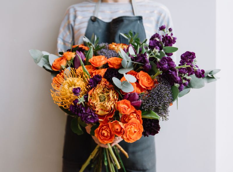 オシャレな花を贈って好感度アップ センスがいいフラワーギフトの選び方 胡蝶蘭 スタンド花のプレミアガーデン