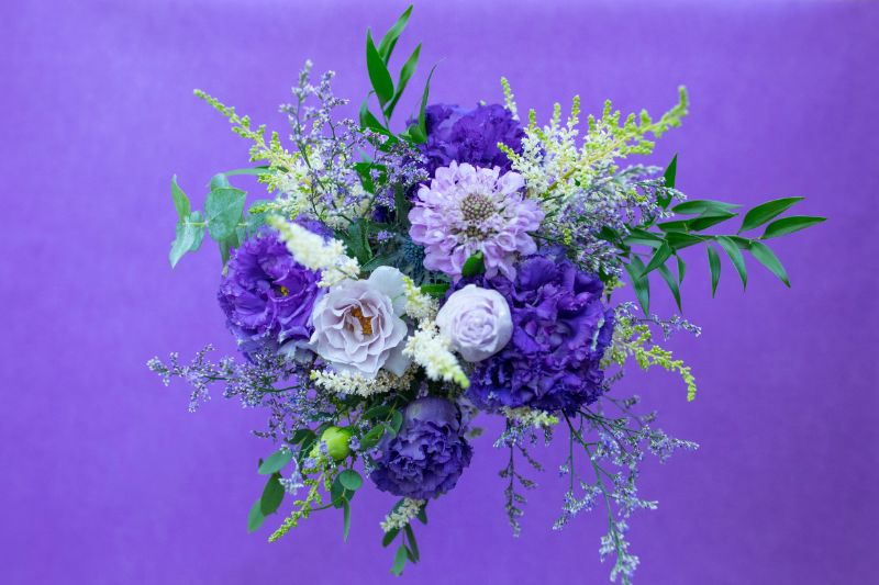 紫色でまとめた花束は高貴な印象 おすすめ品種も紹介 胡蝶蘭 スタンド花のプレミアガーデン