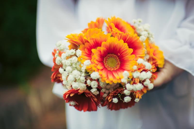 オレンジ色 花束 イメージ