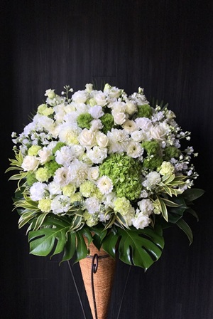 白・グリーンのお花で丸みを出したフラワースタンド [1段]